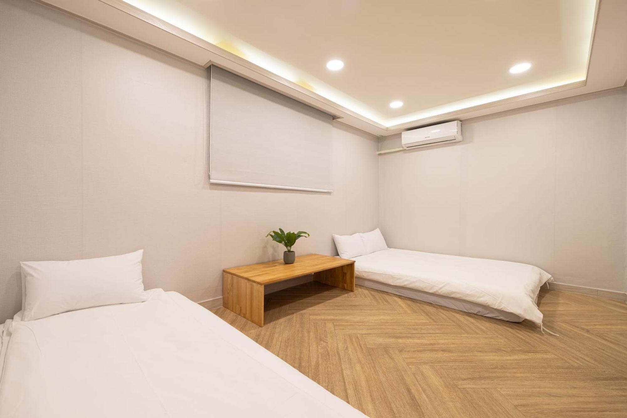 Rumah tetamu Woody Two Bedroom In Hongdae