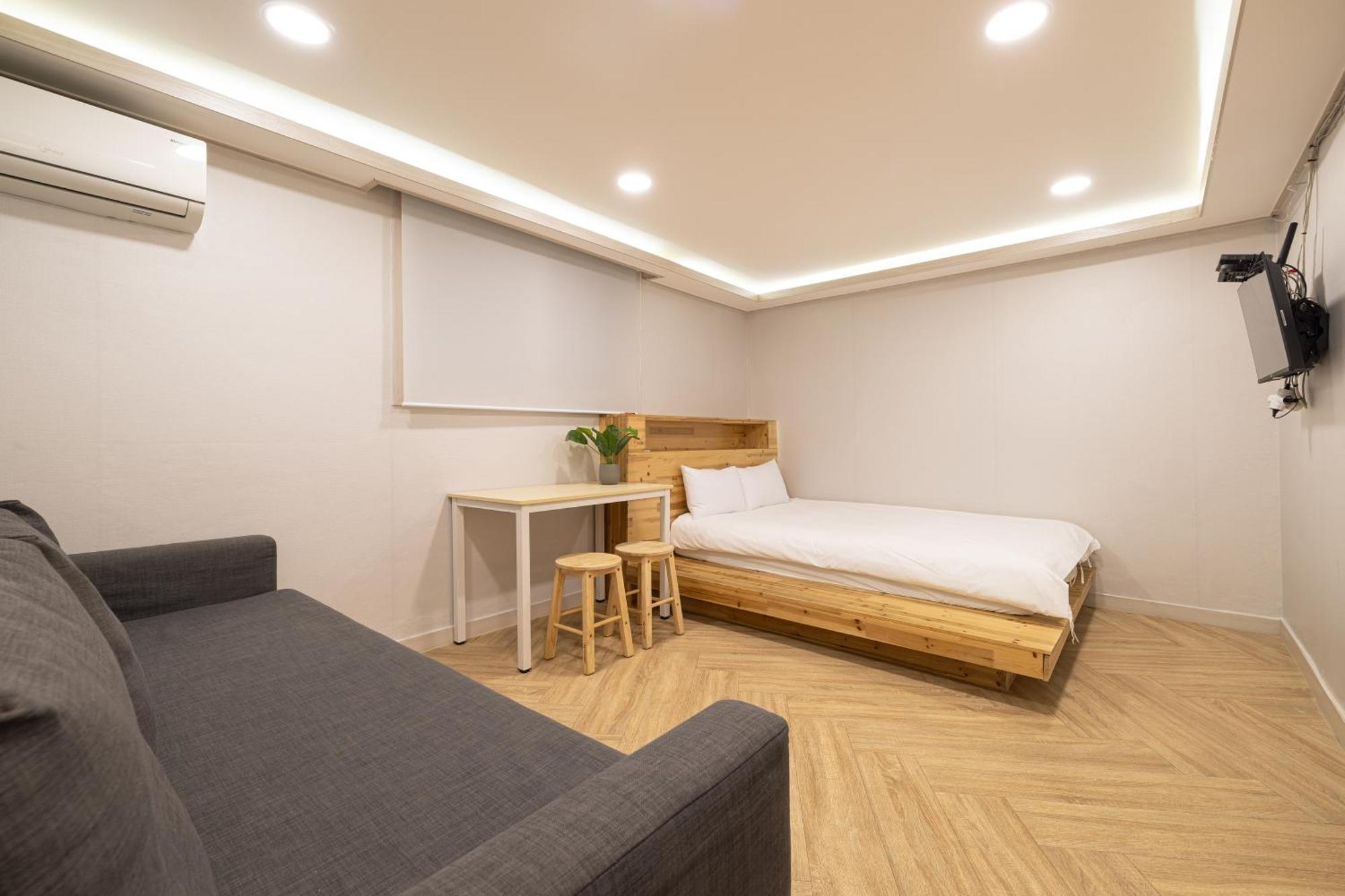 Rumah tetamu Woody Two Bedroom In Hongdae